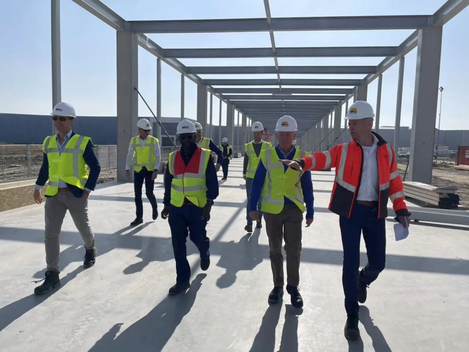 Internationale Delegation von Marginpar auf der Baustelle