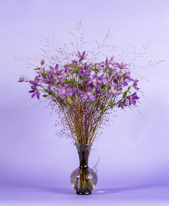 Blumenstrauß mit Clematis Amazing® Geneva