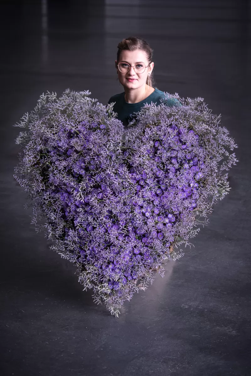 Heartshaped floral arrangement - Limonium Safora Lilac