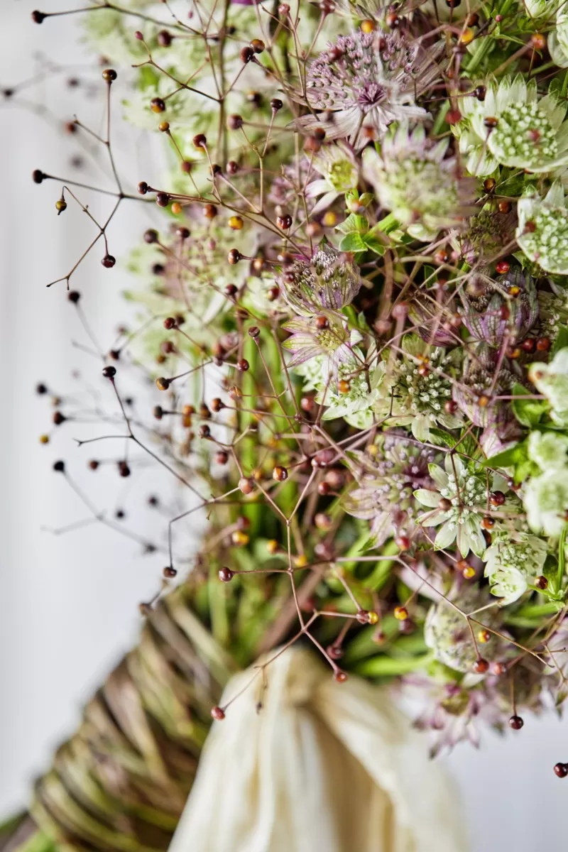 Bruidsboeket door BLOOM's, met Talinum en Astrantia