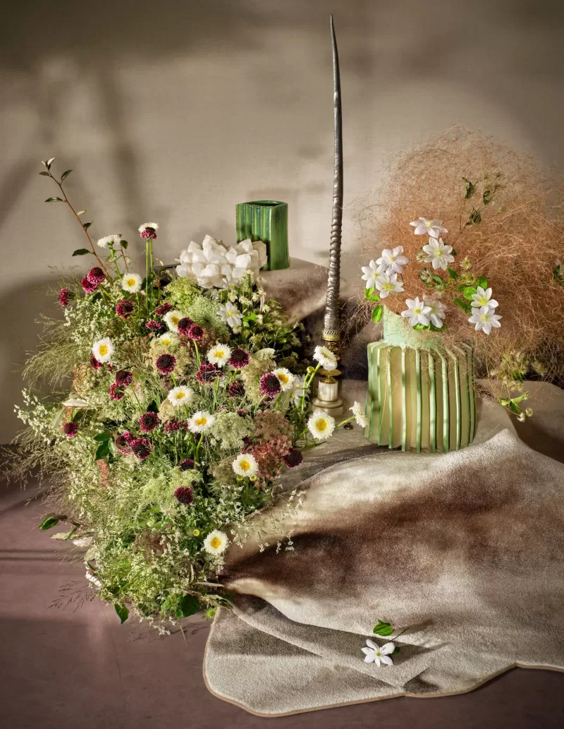 Floral installation lematis Amazing® Vienna & Kibo, Scabiosa Sweet Cherry Scoop®, Daucus Carota Dara, Eryngium Sirius Questar®, Limonium China White, and Panicum Heavy Metal