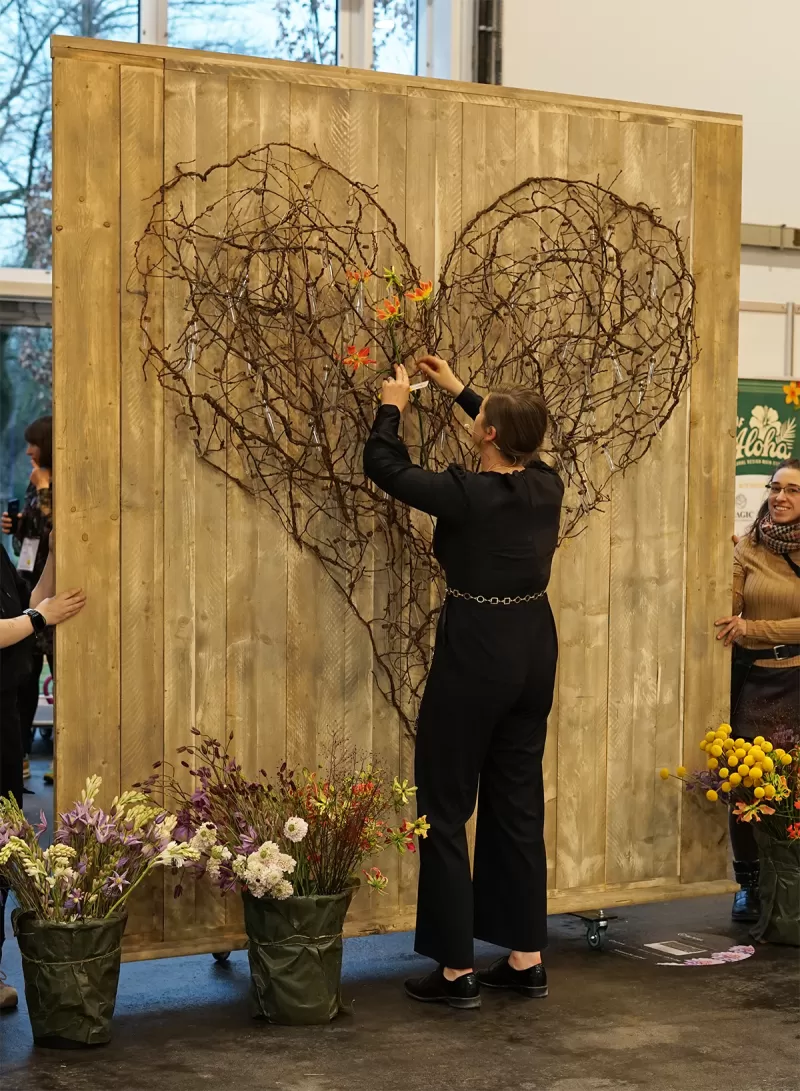 Ella florece - Corazón de flores