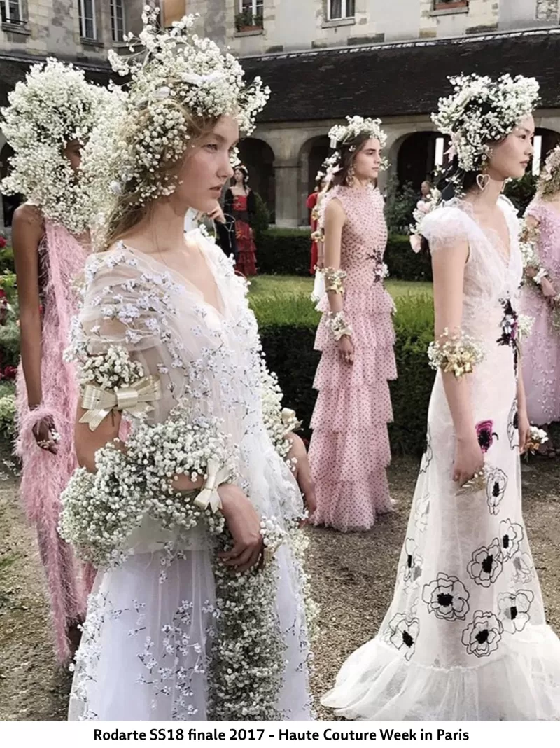 Rodarte show mit Gypsophila