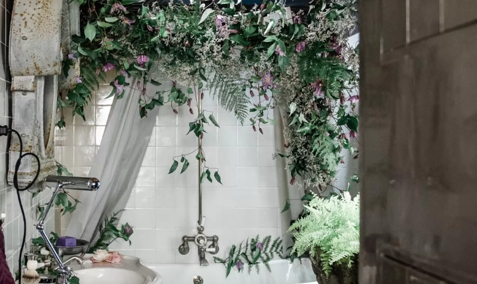 small wedding Amsterdam flower clematis bathroom