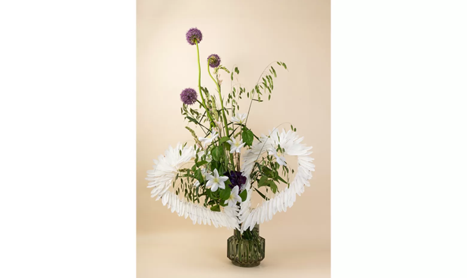 Olga Sharova design Chasmanthium Latifolium 'Mantis', Polianthes Pink Sapphire, Clematis Amazing® Vienna