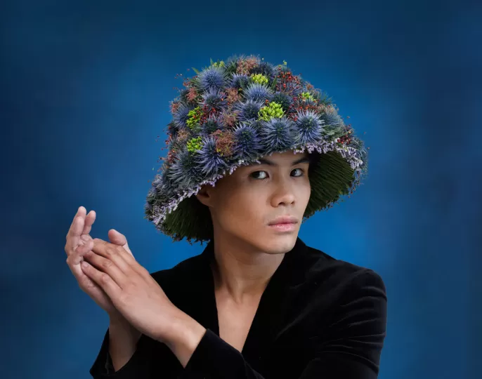 Botanical sculpting with Eryngium - Krisztián Kövér